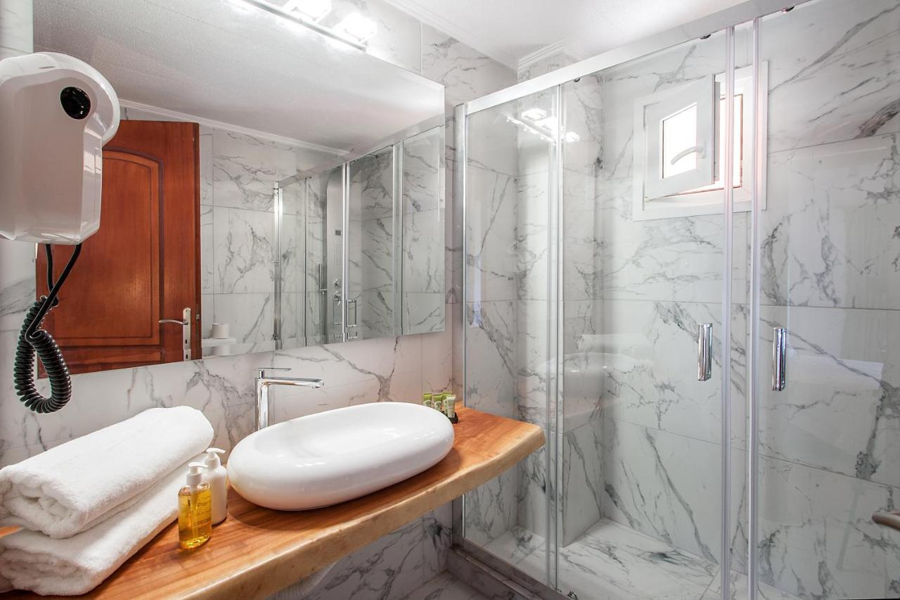 Hermes Hotel Вромолимнос Экстерьер фото